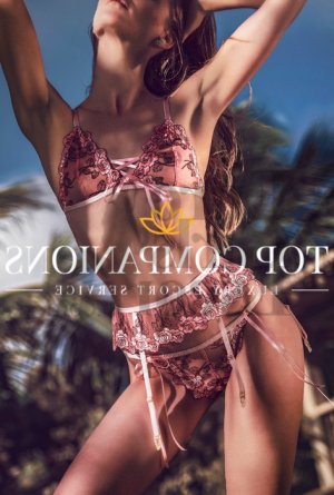 Fleurianne happy ending massage in Cambridge and call girl